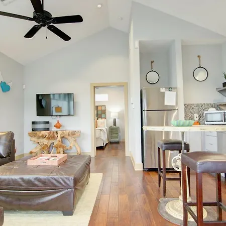 East 2Nd Guest House